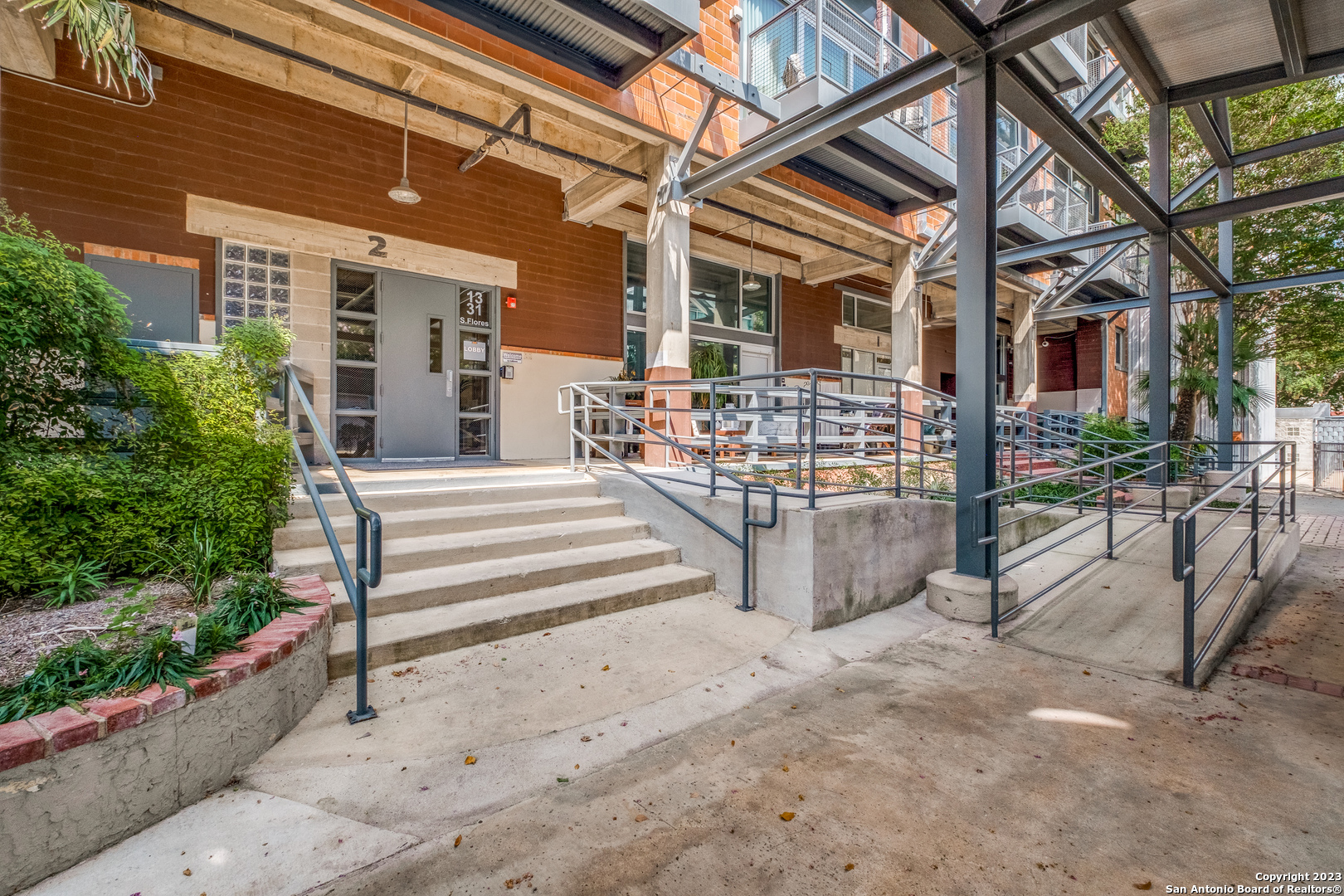 213 1331 S Flores St, For Sale in San Antonio Zoocasa