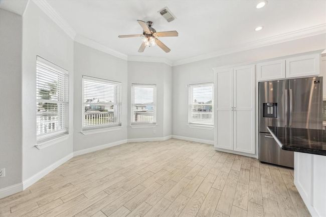 138 Isles End Rd, House other with 4 bedrooms, 3 bathrooms and 2 parking in Tiki Island TX | Image 8