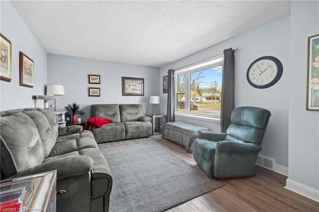 6092 Harold St, House other with 3 bedrooms, 2 bathrooms and 5 parking in Niagara Falls ON | Image 4