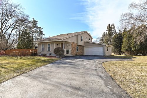 11249 N Oriole Ln, Mequon, WI, 53092-3201 | Card Image