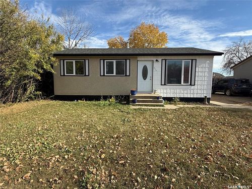634 3rd St, Humboldt, SK, S0K2A0 | Card Image
