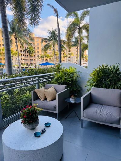 137 - 2950 Ne 188th St, Condo with 2 bedrooms, 2 bathrooms and null parking in Aventura FL | Image 2