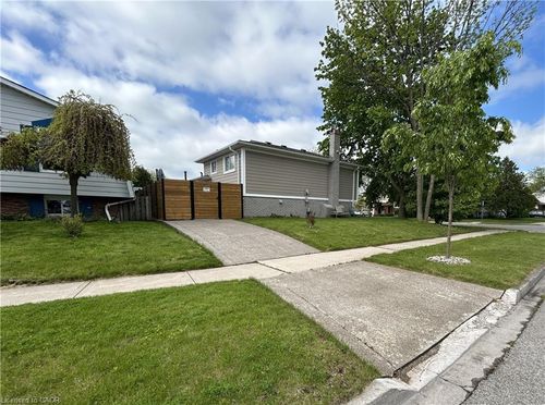 lower-4258 Longmoor Avenue, Burlington, ON, L7L4Z9 | Card Image