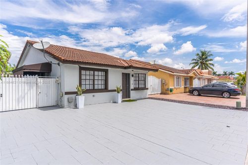 0-9035 Nw 117th St, Hialeah Gardens, FL, 33018-4140 | Card Image