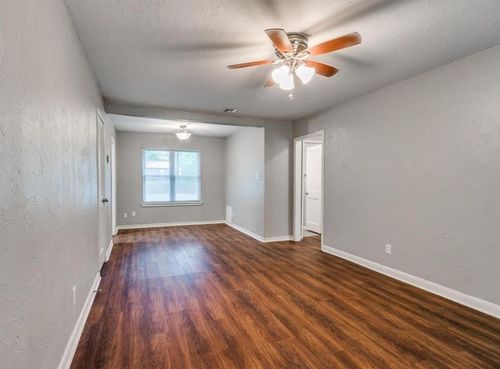 213 W Jacobs Dr, Midwest City, OK, 73110-5525 | Card Image