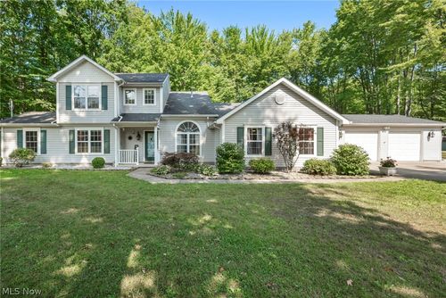 2049 N Park Ln, Roaming Shores, OH, 44084-9618 | Card Image