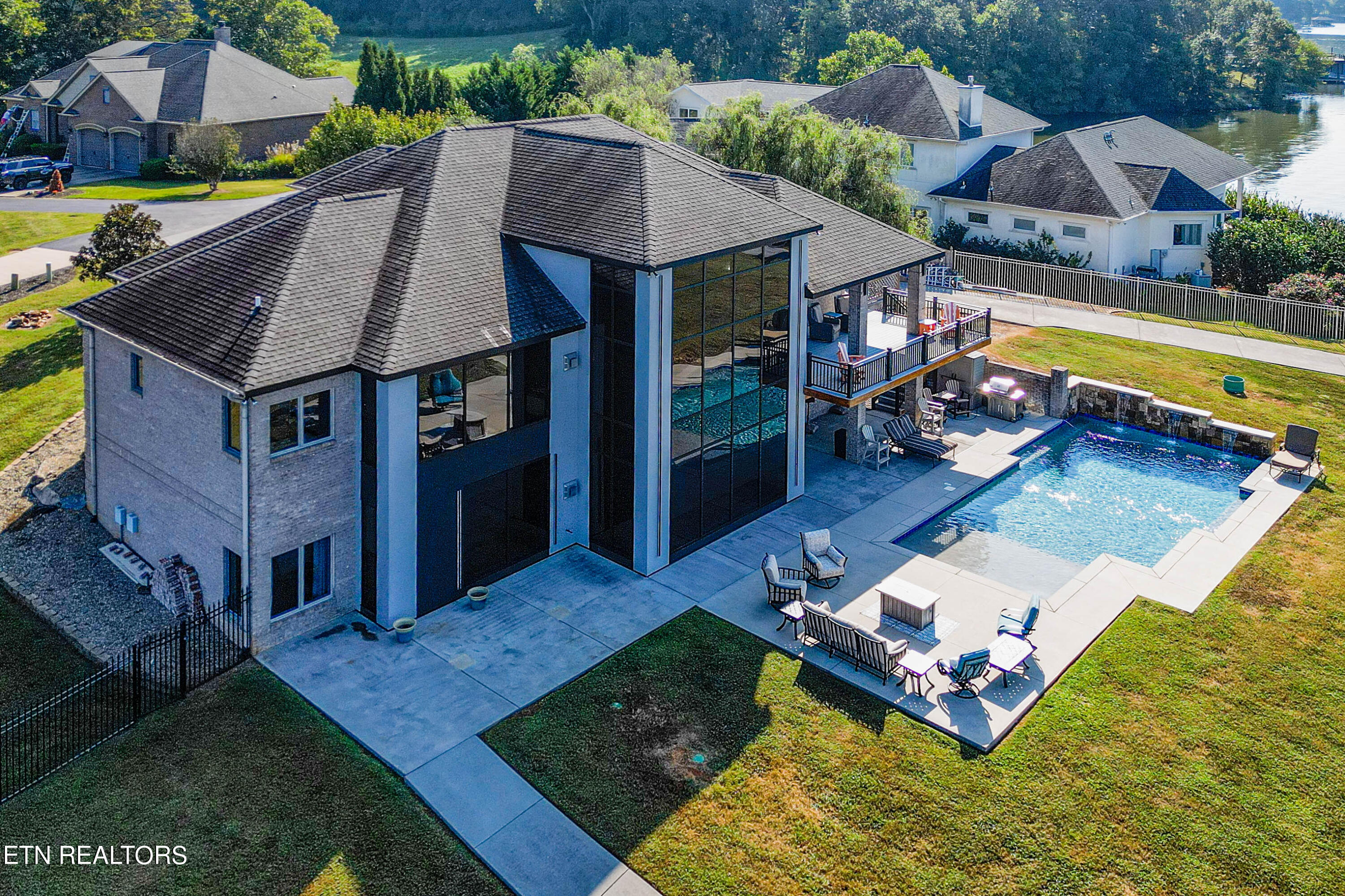 Driftwood Ln, Louisville, TN 37777