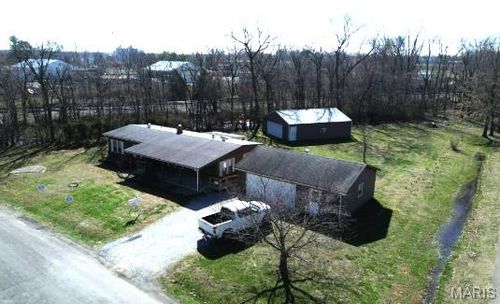 112 E 6th St, Staunton, IL, 62088-2147 | Card Image