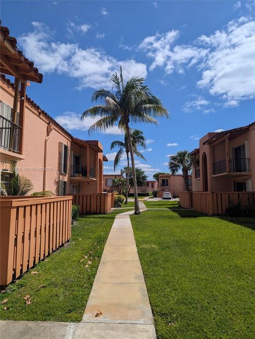 j18-7160 Fairway Dr, Miami Lakes, FL, 33014-6958 | Card Image