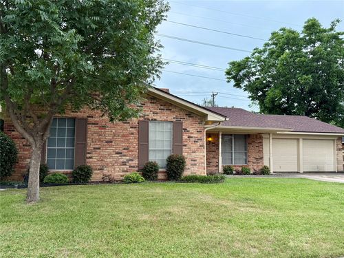 7548 Circle Dr, North Richland Hills, TX, 76180-6354 | Card Image