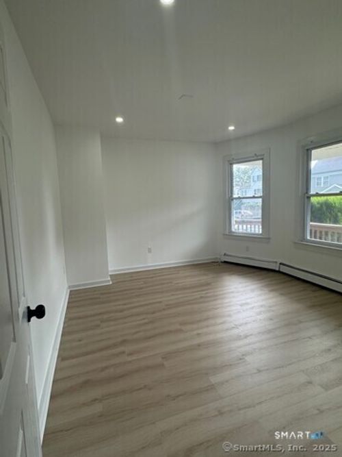 142 Cowles St, Bridgeport, CT, 06607-2101 | Card Image