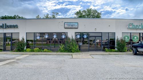 2028 N Main St, Miami, OK, 74354-2134 | Card Image