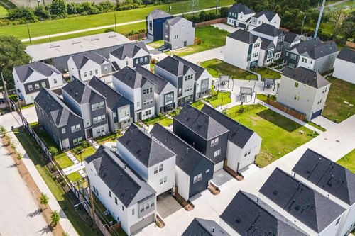 2305 Springwood Vista Ln, Houston, TX, 77055-3087 | Card Image