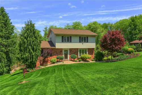 1737 Beaver Grade Rd, Coraopolis, PA, 15108-3103 | Card Image