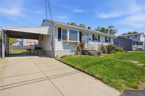 84 W Earle St, Cumberland, RI, 02864-7408 | Card Image