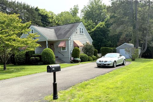 18 Hughes St, Congers, NY, 10920-1816 | Card Image