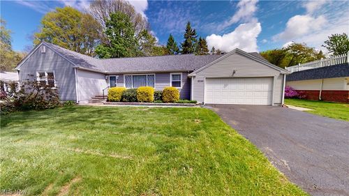 8249 Broadmoor Rd, Mentor, OH, 44060-7505 | Card Image