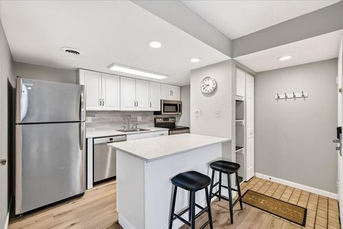 539 D'Onofrio Drive, Madison, WI, 53719 | Card Image