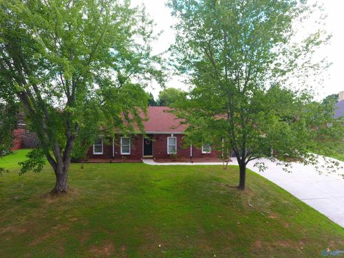 111 Kingswood Dr, Huntsville, AL, 35806-1287 | Card Image