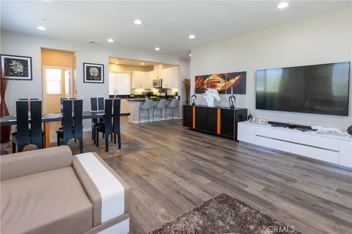 5786 Acacia Ln, Lakewood, CA, 90712-1284 | Card Image