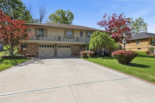 3520 Shady Bend Dr, Independence, MO, 64052-2859 | Card Image