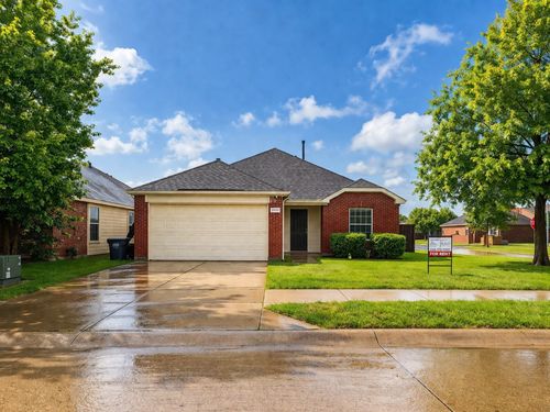 2101 Wildwood Dr, Forney, TX, 75126-6347 | Card Image