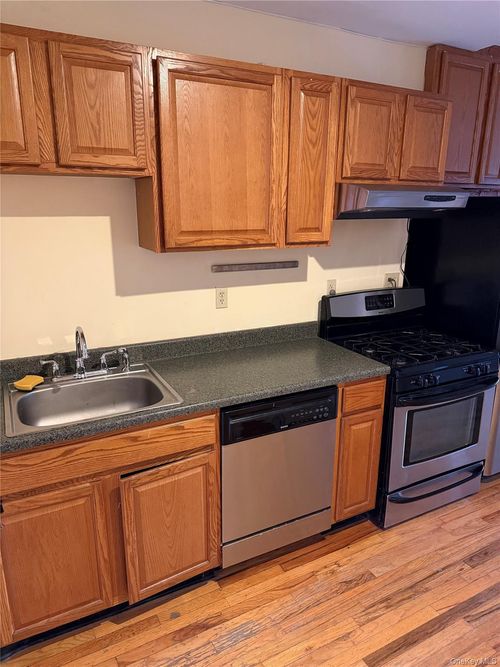 421 E 119th St, New York, NY, 10035-3627 | Card Image