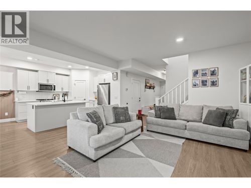 472 Sugars Ave, Kelowna, BC, V1X0A4 | Card Image