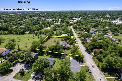 310 Old Thorndale Rd, Taylor, TX, 76574-3243 | Card Image