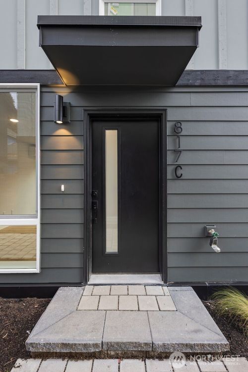 817 S Rose St, Seattle, WA, 98108 | Card Image