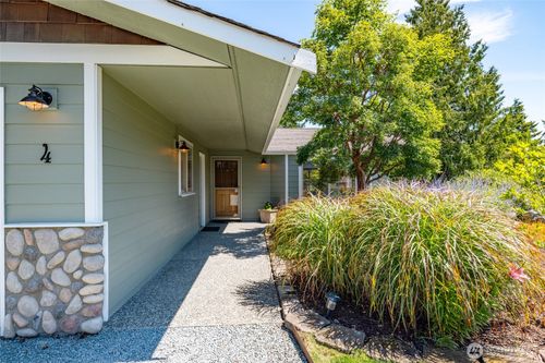 4 Quinault Way, La Conner, WA, 98257-9502 | Card Image