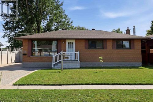 371 Doncaster Rd, Sault Ste. Marie, ON, P6C2V1 | Card Image