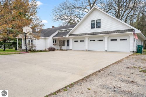 1007 W 1st Street, Tawas City, MI, 48763 | Card Image