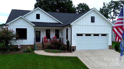 33-2772 Emperor St, Claremont, NC, 28610-7435 | Card Image