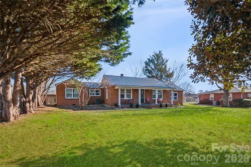 303 Island Ford Rd, Maiden, NC, 28650-8739 | Card Image