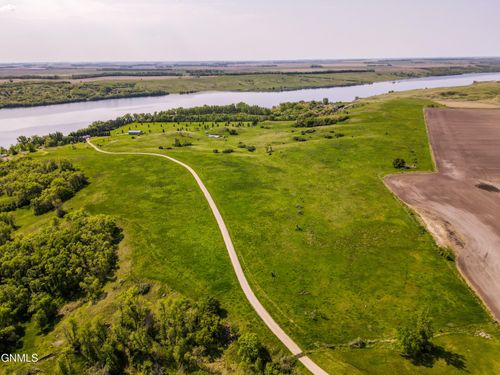 45 4th Ave Ne, Valley City, ND, 58072 | Card Image