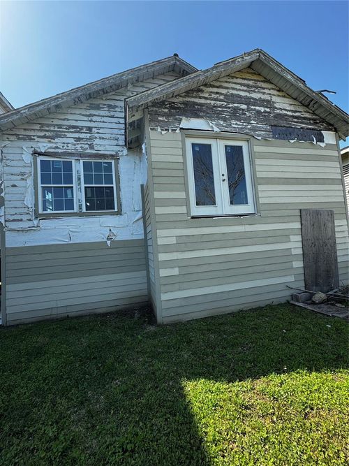 3122 Avenue N 1/2, Galveston, TX, 77550-6840 | Card Image