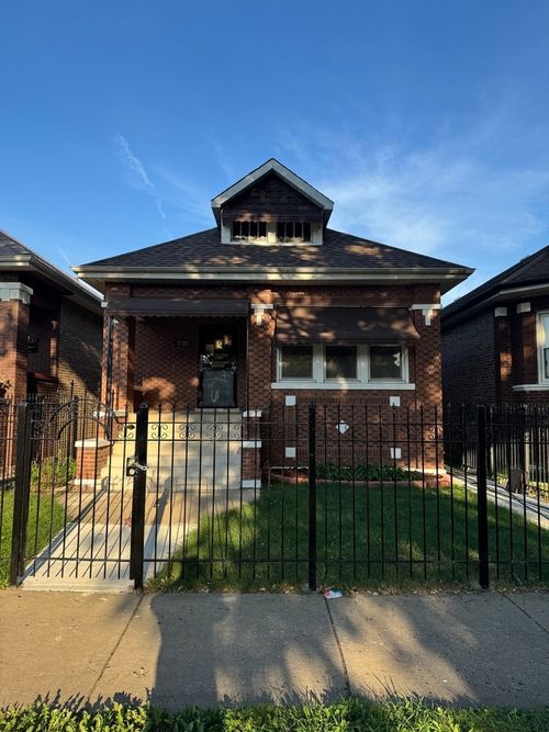 7725 S Wood St, Chicago, IL, 60620-4444 | Card Image