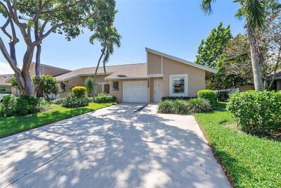 B - 8230 Springtree Rd, Home with 2 bedrooms, 2 bathrooms and null parking in Boca Raton FL | Image 2