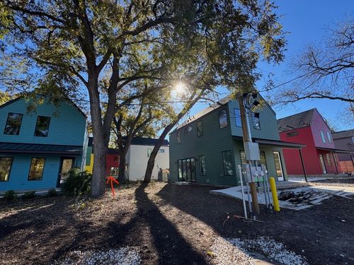 bldg-4-1131 Walton Ln, Austin, TX, 78721-3181 | Card Image