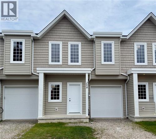 208 William St, Delhi, ON, N4B1M8 | Card Image