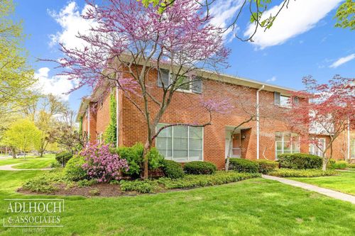 17209 E Jefferson Road, Grosse Pointe, MI, 48230 | Card Image