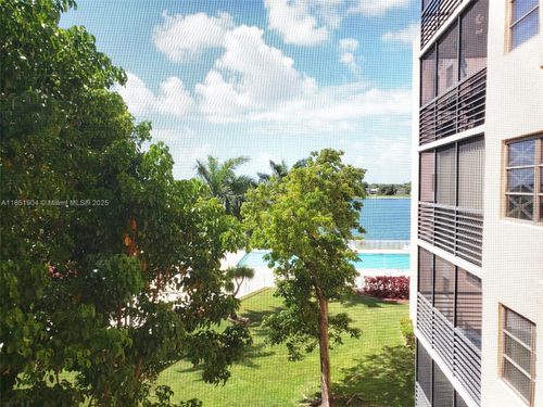 apt-403-20840 San Simeon Way, Miami, FL, 33179-1835 | Card Image