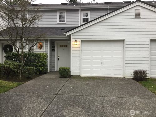 32-10030 Holly Dr, Everett, WA, 98204-8735 | Card Image