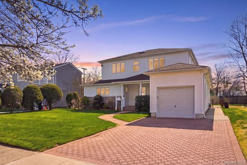 157 Rose Ln, New Hyde Park, NY, 11040-1656 | Card Image