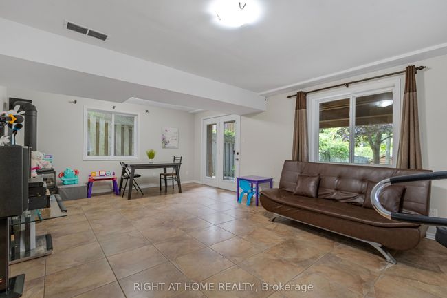 82 Rossmore Crt, House other with 3 bedrooms, 2 bathrooms and 2 parking in London ON | Image 30