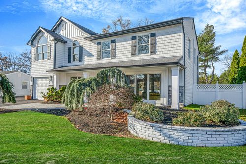 36 Flintridge Dr, Holbrook, NY, 11741-2806 | Card Image