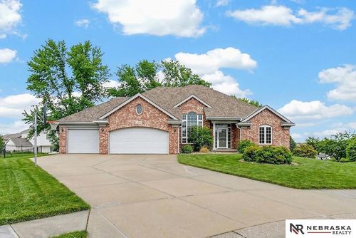 17806 Sawgrass Cir, Omaha, NE, 68136-1526 | Card Image
