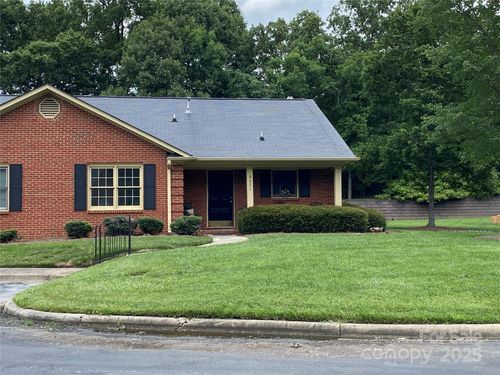 8421 Coulwood Oak Ln, Charlotte, NC, 28214-1165 | Card Image