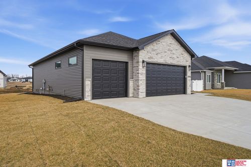 9410 Wilderness Sky Dr, Lincoln, NE, 68516-6118 | Card Image